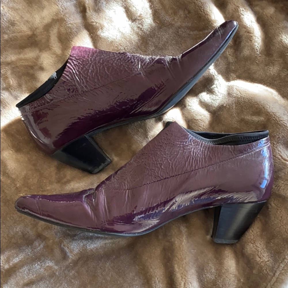 Plum patent leather ankle booties/shoes in 41/10